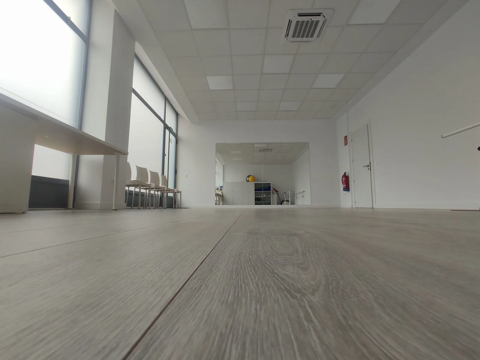 Sala de ejercicio terapéutico de la clínica